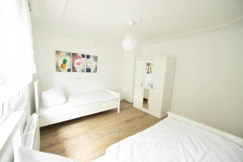 Villa Bruehl Mitte, Neu Renoviertes Haus Extérieur photo
